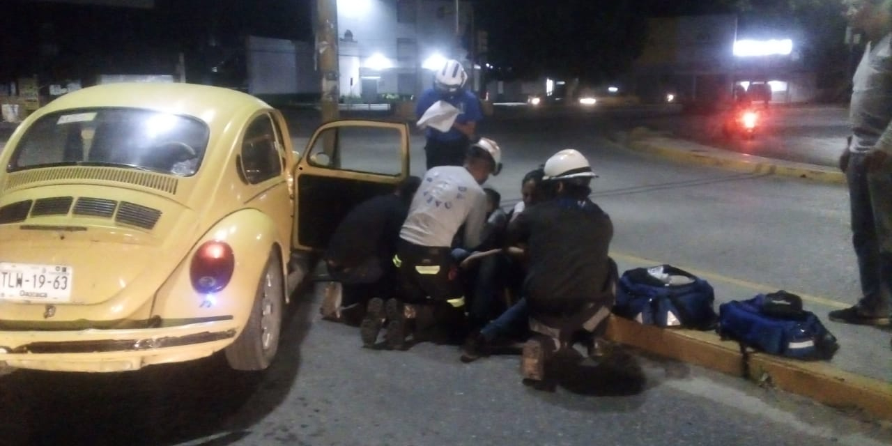 ‘Vochito’ sin frenos choca en Av. Universidad de Oaxaca | El Imparcial de Oaxaca