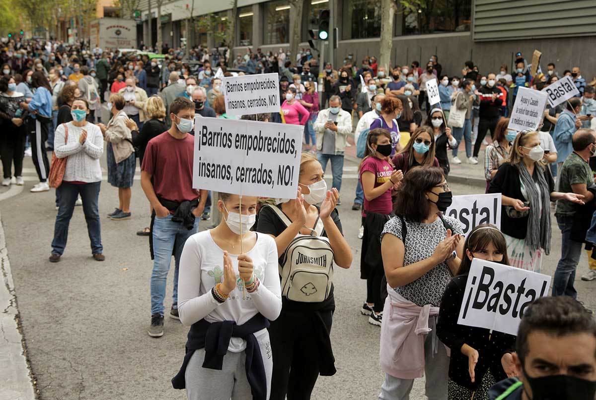 Madrileños protestan por nuevas restricciones de movilidad por el Covid-19 | El Imparcial de Oaxaca