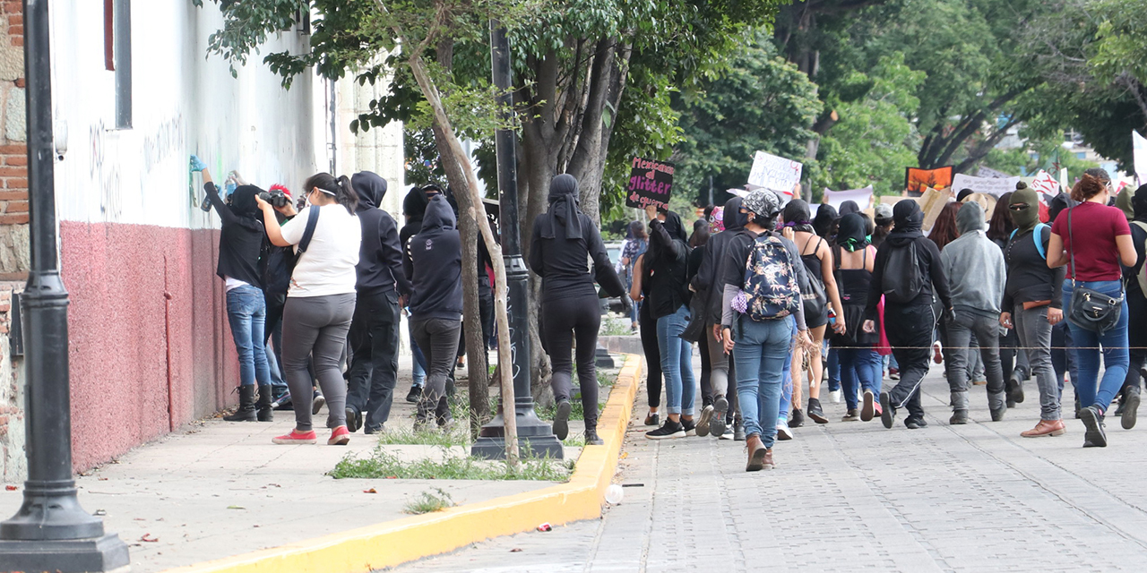 Violentan marcha pacífica de mujeres en Oaxaca | El Imparcial de Oaxaca