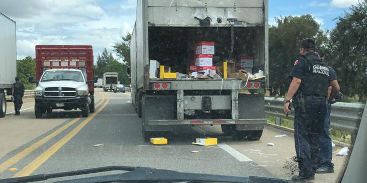 Transportistas exigen frenar rapiña y saqueos en autopista de Oaxaca