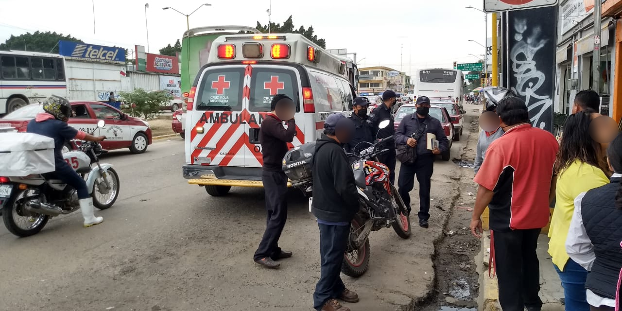 Motociclista se accidenta en la Central de Abasto