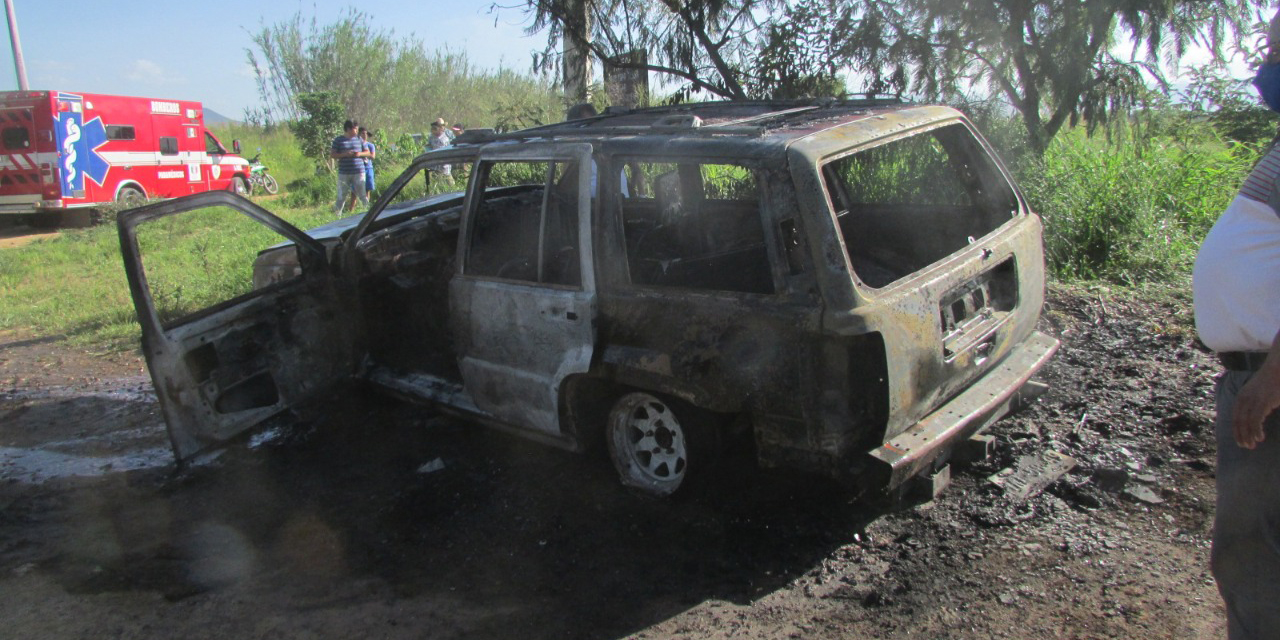Se incendia camioneta en Santa María Coyotepec | El Imparcial de Oaxaca