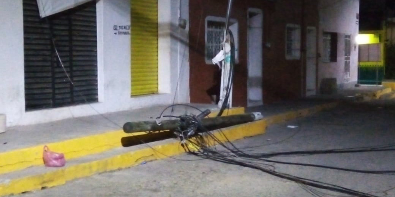 Torton derriba postes de telefonía en Salina Cruz; chofer huye | El Imparcial de Oaxaca