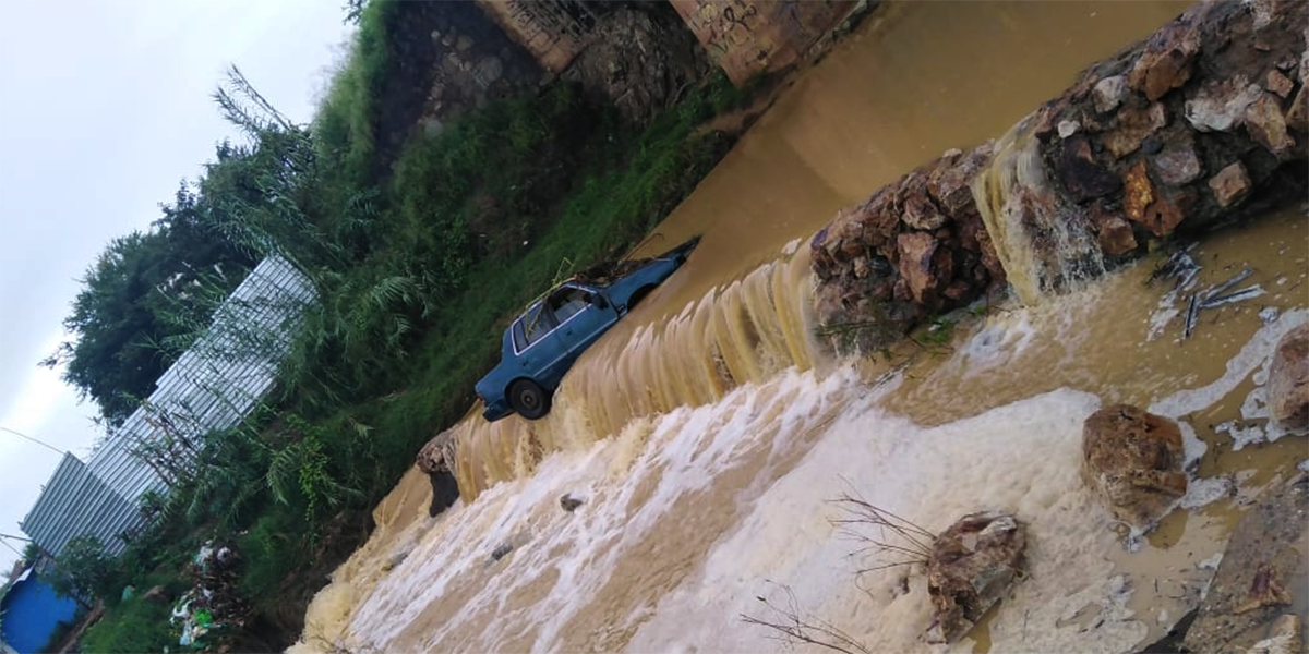 Río arrastra vehículo en Ejutla | El Imparcial de Oaxaca