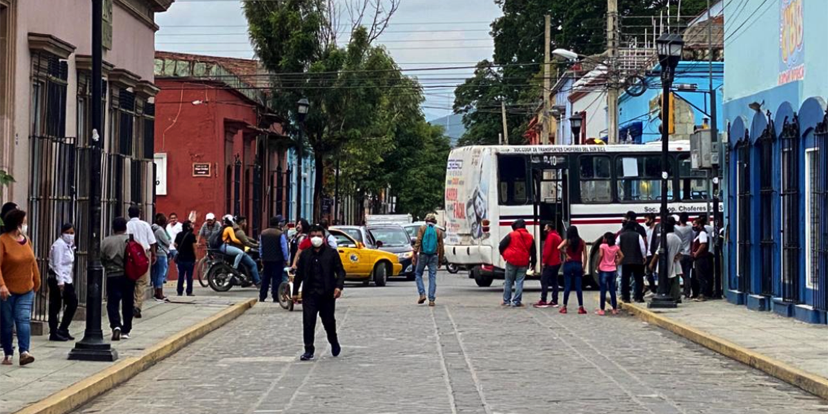 Colonos de San Martín y Montoya bloquean calles del Centro del Histórico | El Imparcial de Oaxaca