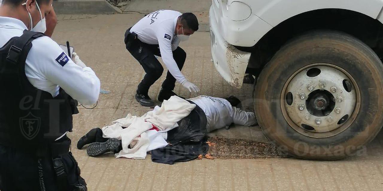Volteo le destroza pierna a mujer policía de Santa Cruz Xoxocotlán, Oaxaca