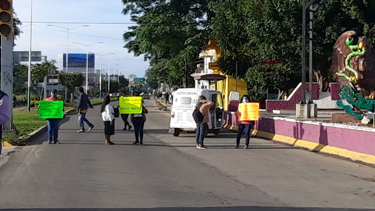 Bloquean cruceros en Xoxocotlán | El Imparcial de Oaxaca