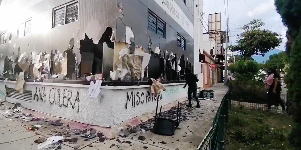Feministas vuelven a causar destrozos en Oaxaca | El Imparcial de Oaxaca