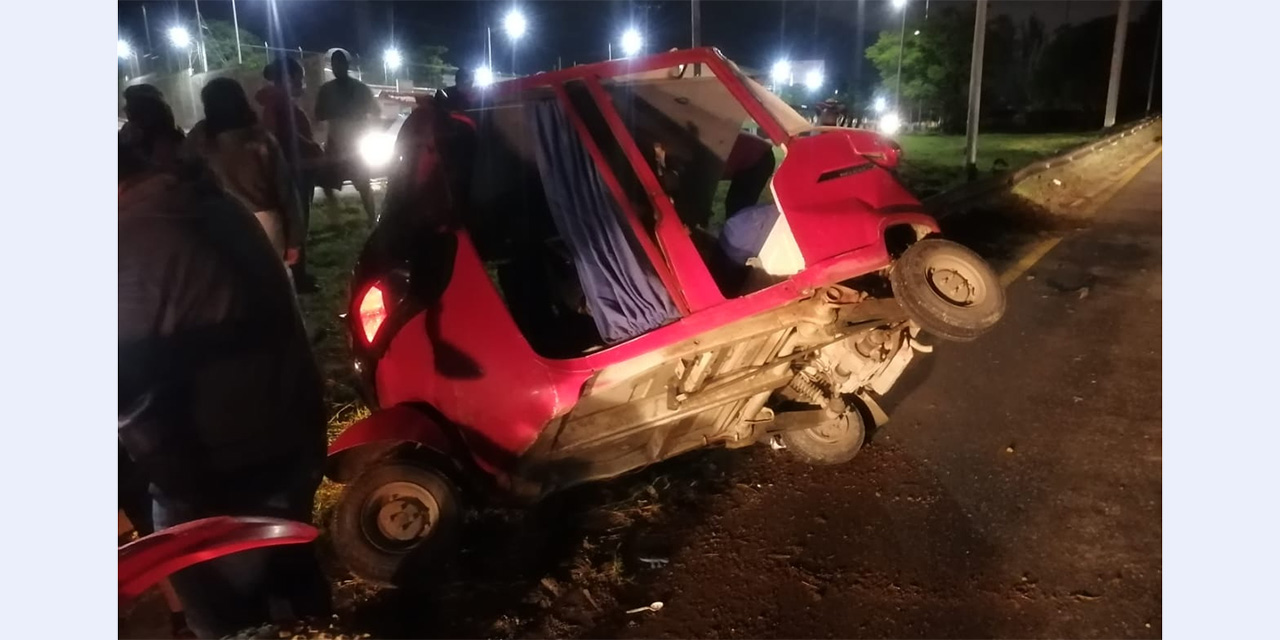Automóvil impacta a mototaxi en carretera Oaxaca-Etla | El Imparcial de Oaxaca