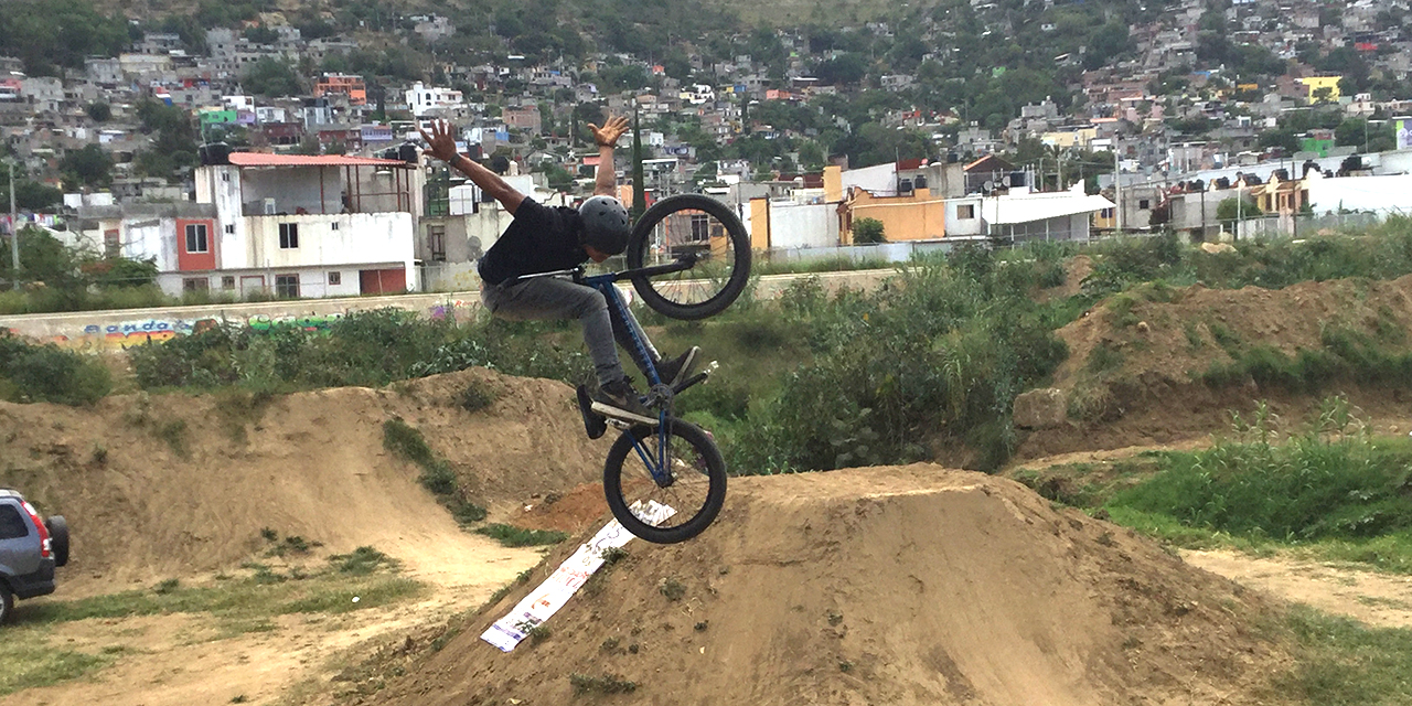 Primera competencia virtual de BMX