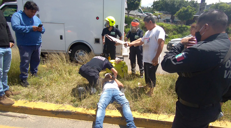 Se estrella contra camioneta en Santa Rosa | El Imparcial de Oaxaca