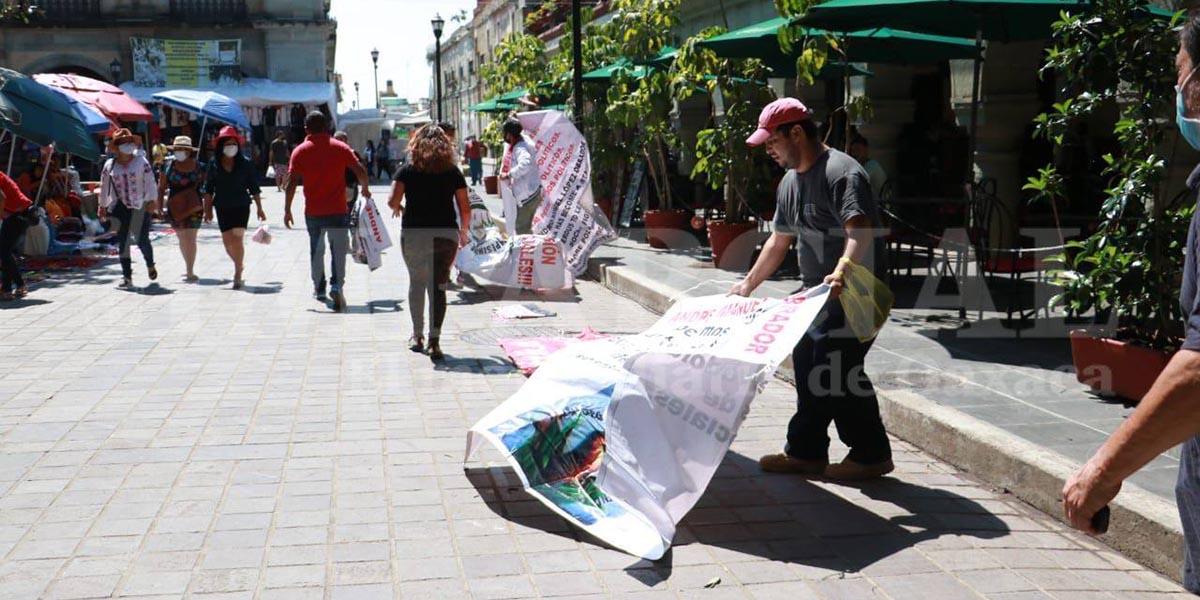 Organizaciones sociales reinstalan plantón en el zócalo capitalino