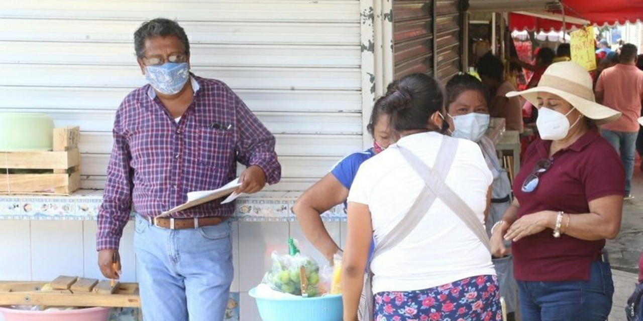 Comerciantes de Salina Cruz se quejan de altas cuotas y ventas bajas