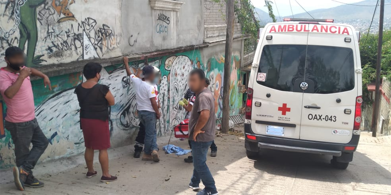 Hombre recibe brutal descarga en Santa Rosa