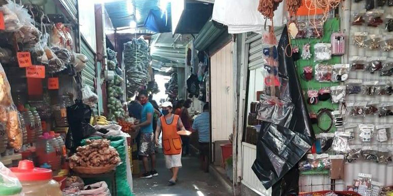 Locatarios de Salina Cruz se rehúsan a cerrar el mercado