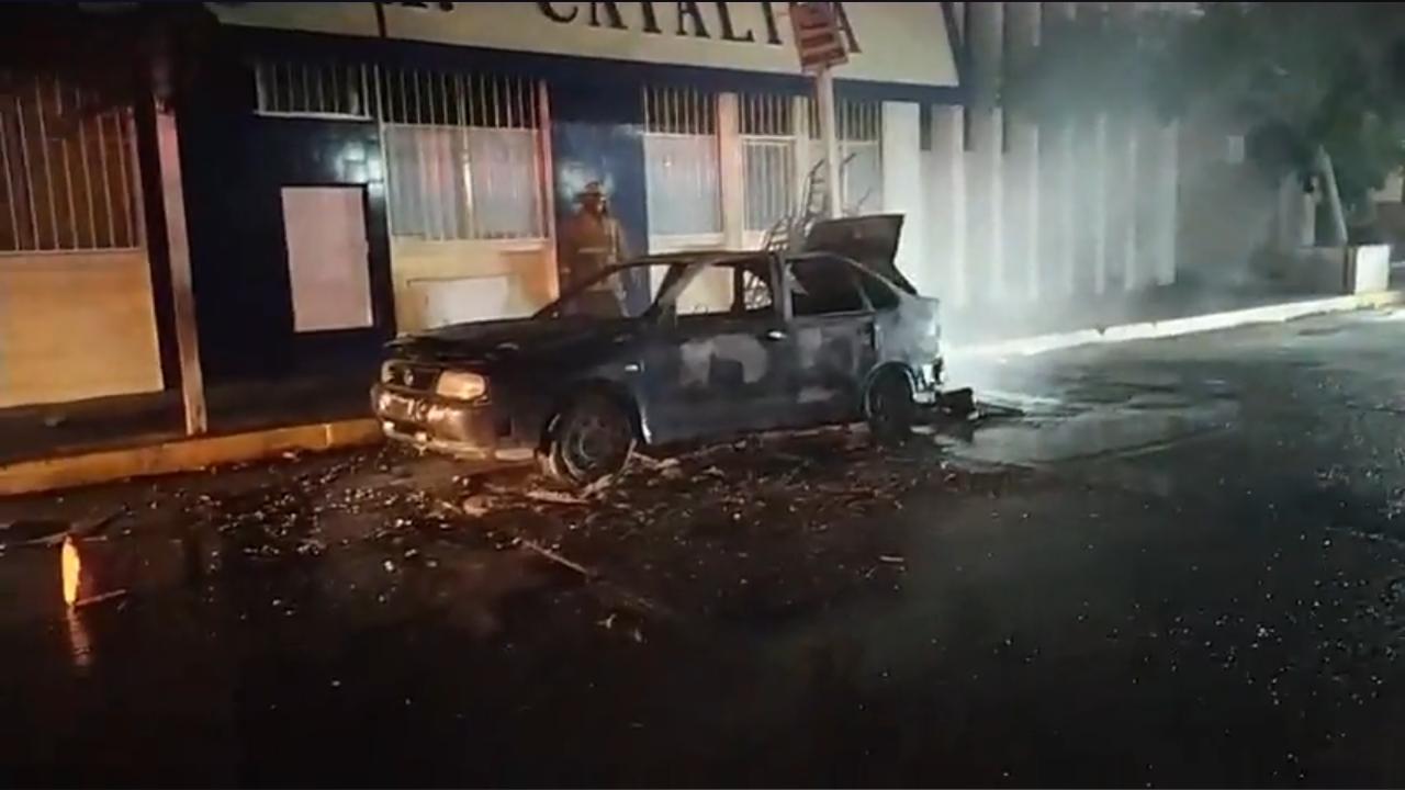 Se incendia vehículo en Juchitán