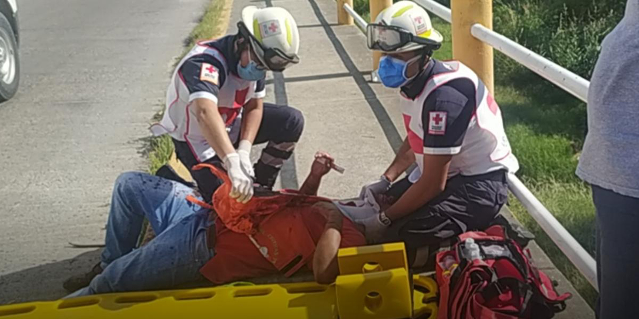 Fuerte choque en Salina Cruz deja 2 personas lesionadas