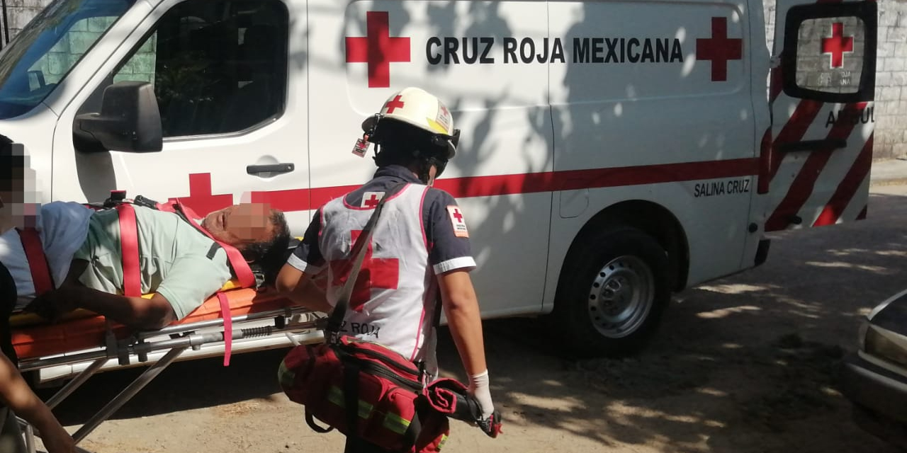 Obrero es aplastado por retroexcavadora en Salina Cruz
