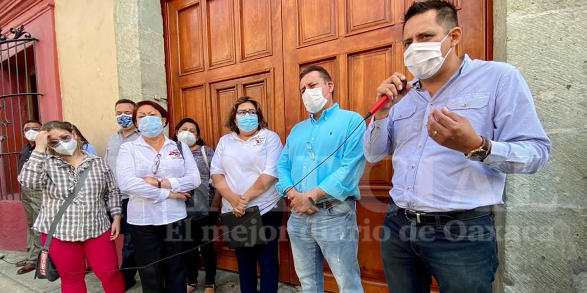 Protestan sindicalizados de Salud ante despido de compañeros de contrato