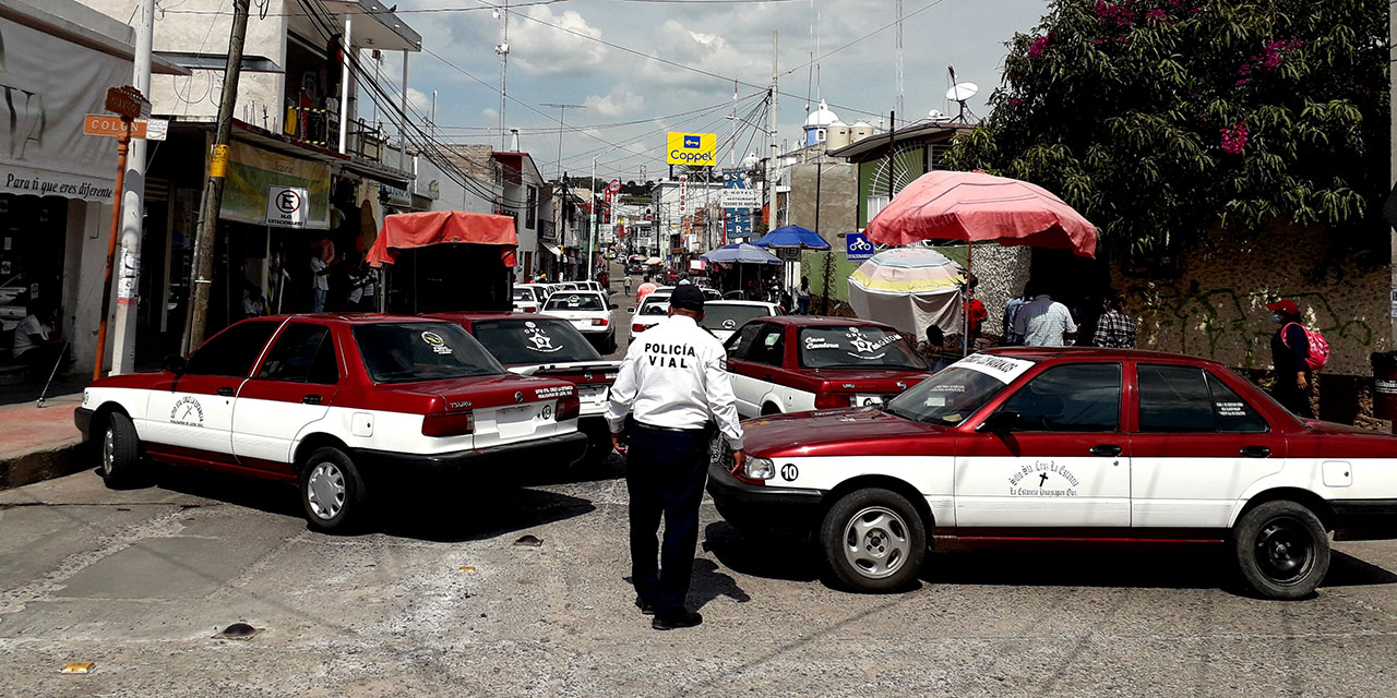Transportistas se enfrentan por ruta en La Mixteca