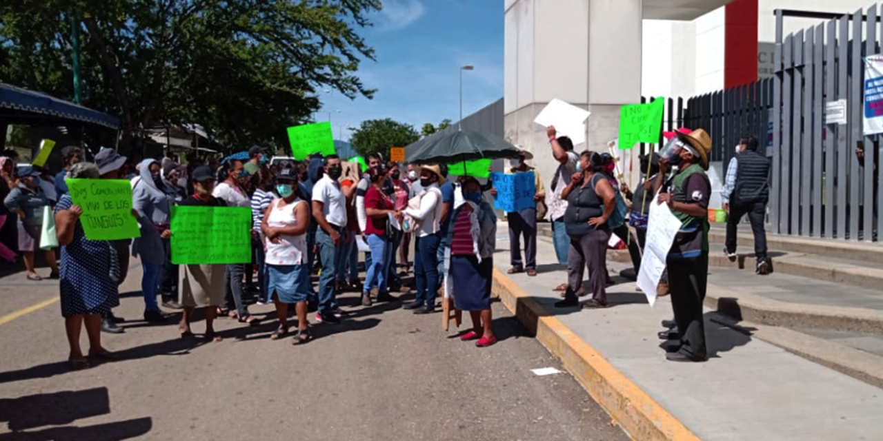 Cierre de tianguis y plazas genera protestas en Oaxaca