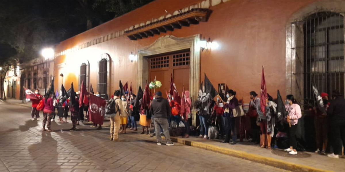 Instala CIPO plantón en la Casa Oficial | El Imparcial de Oaxaca