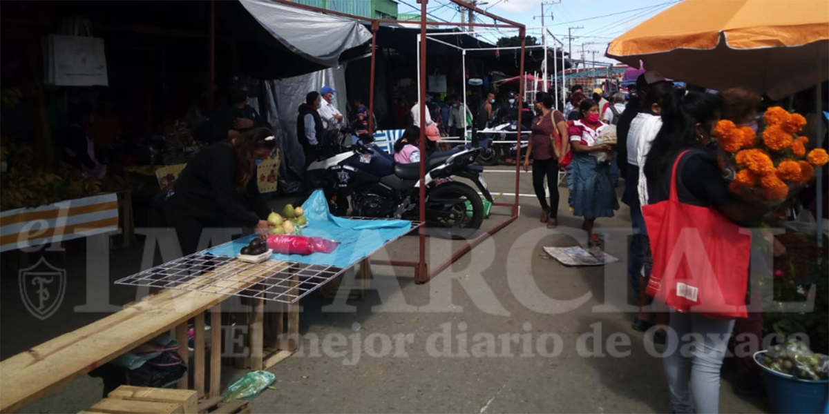 Implementan operativo ante conflicto por tianguis de “Muertos” en la Central | El Imparcial de Oaxaca