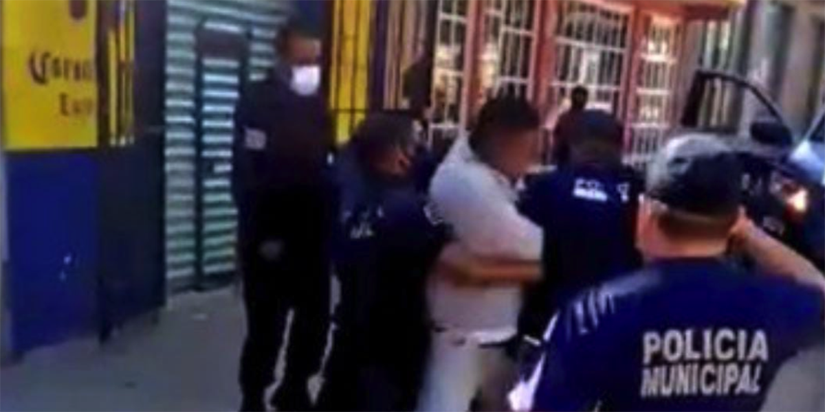 En Pochutla, detienen a empleado de Paludismo por presuntamente no usar cubreboca | El Imparcial de Oaxaca