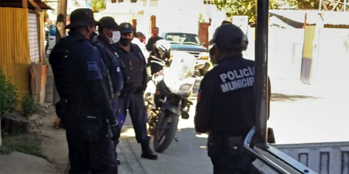 Detienen a dos policías viales de San Lorenzo Cacaotepec