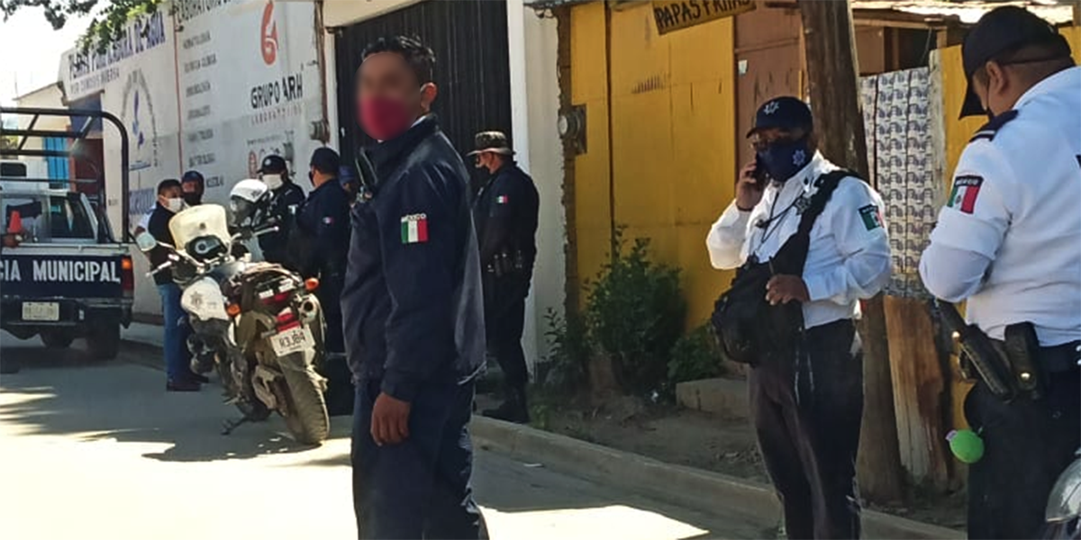 Detienen a dos policías viales de San Lorenzo Cacaotepec