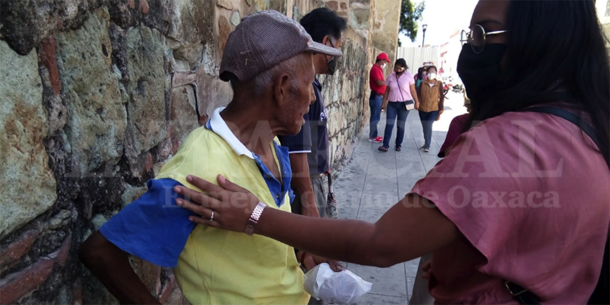 Indigna decomiso de mercancía de adulto mayor en la ciudad de Oaxaca