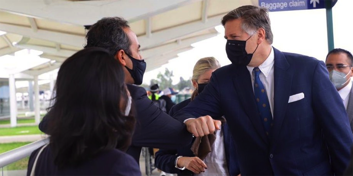 Llega a Oaxaca embajador de EU