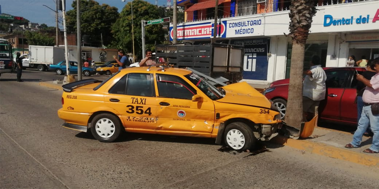 Fuerte choque en Salina Cruz deja 2 personas lesionadas