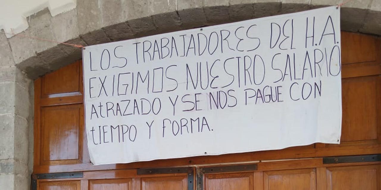 Gobierno de Tezoatlán no paga a trabajadores