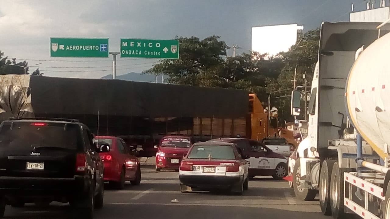 Continúan los bloqueo en Oaxaca