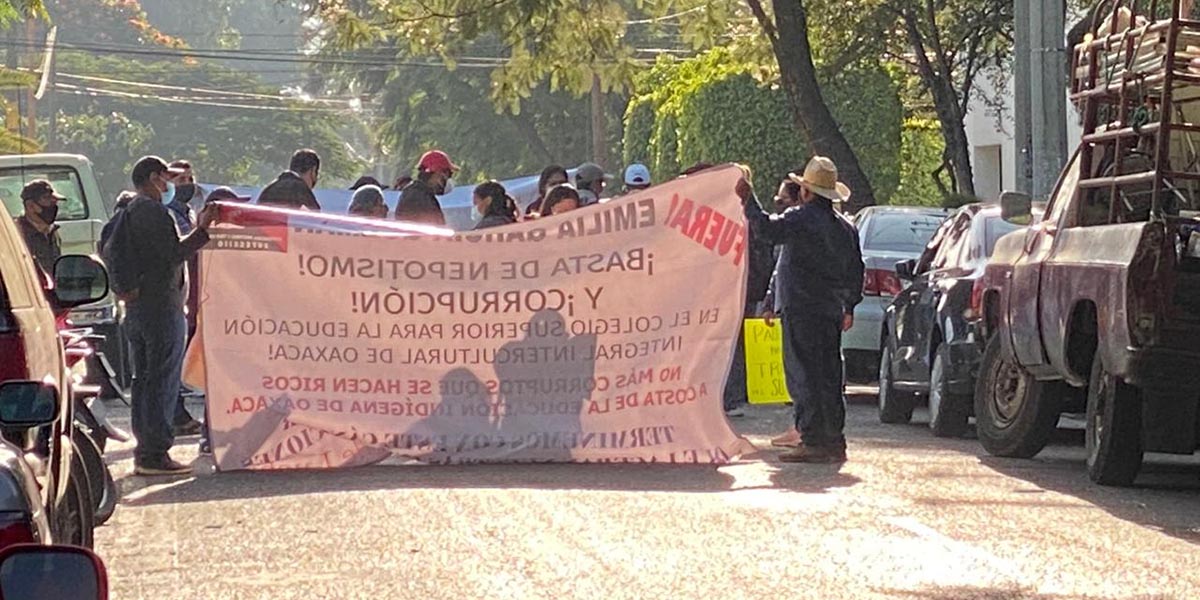 Integrantes del SUTCSEIIO marchan hacia la JLCA | El Imparcial de Oaxaca