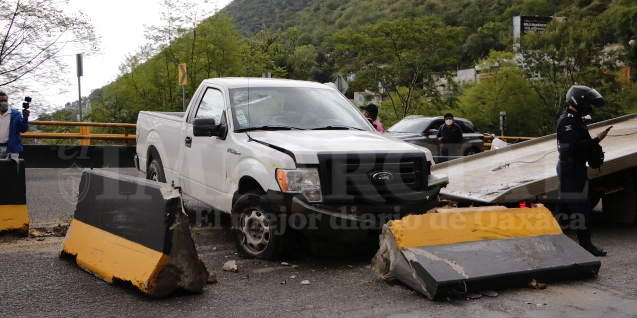 Vuelca camioneta en carretera del Fortín | El Imparcial de Oaxaca
