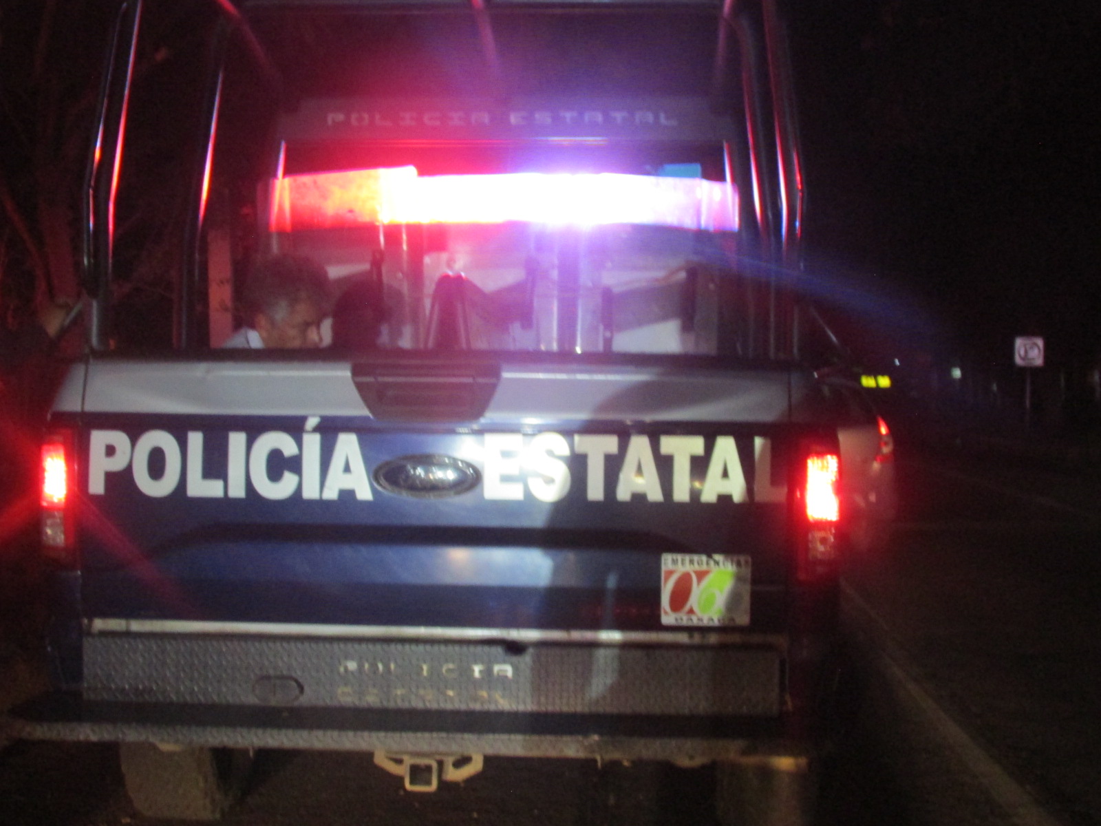 Conductor ebrio ocasiona dos accidentes en carretera a Puerto Ángel