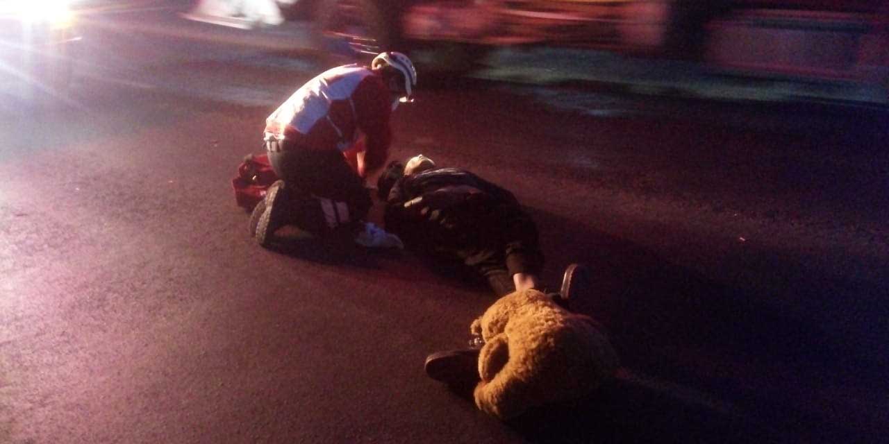 ¡Embestida brutal en Símbolos Patrios!