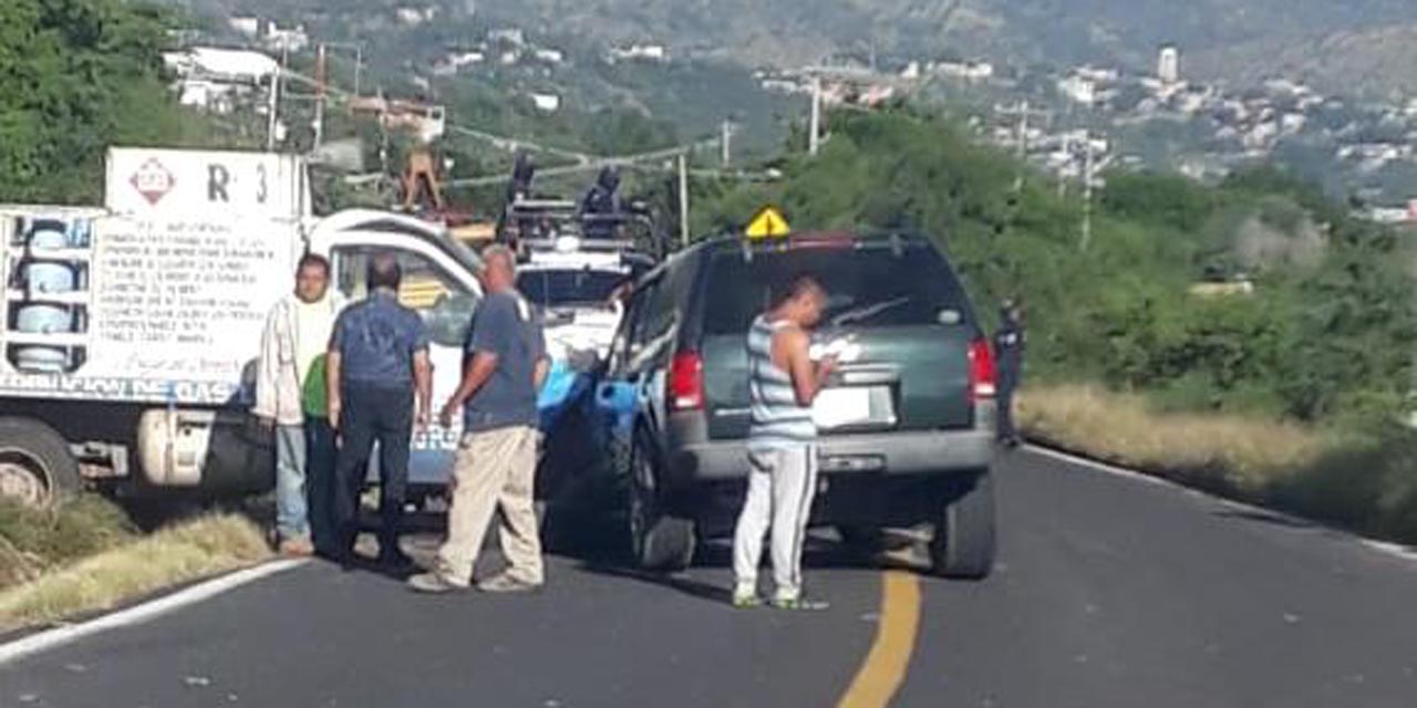 Mujer ebria choca contra árbol en Santa Rosa