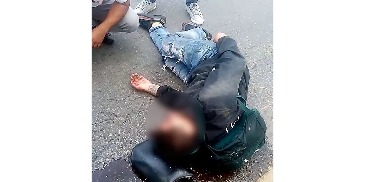 Embisten a motociclista tras arrancones frente a centro comercial de Oaxaca | El Imparcial de Oaxaca