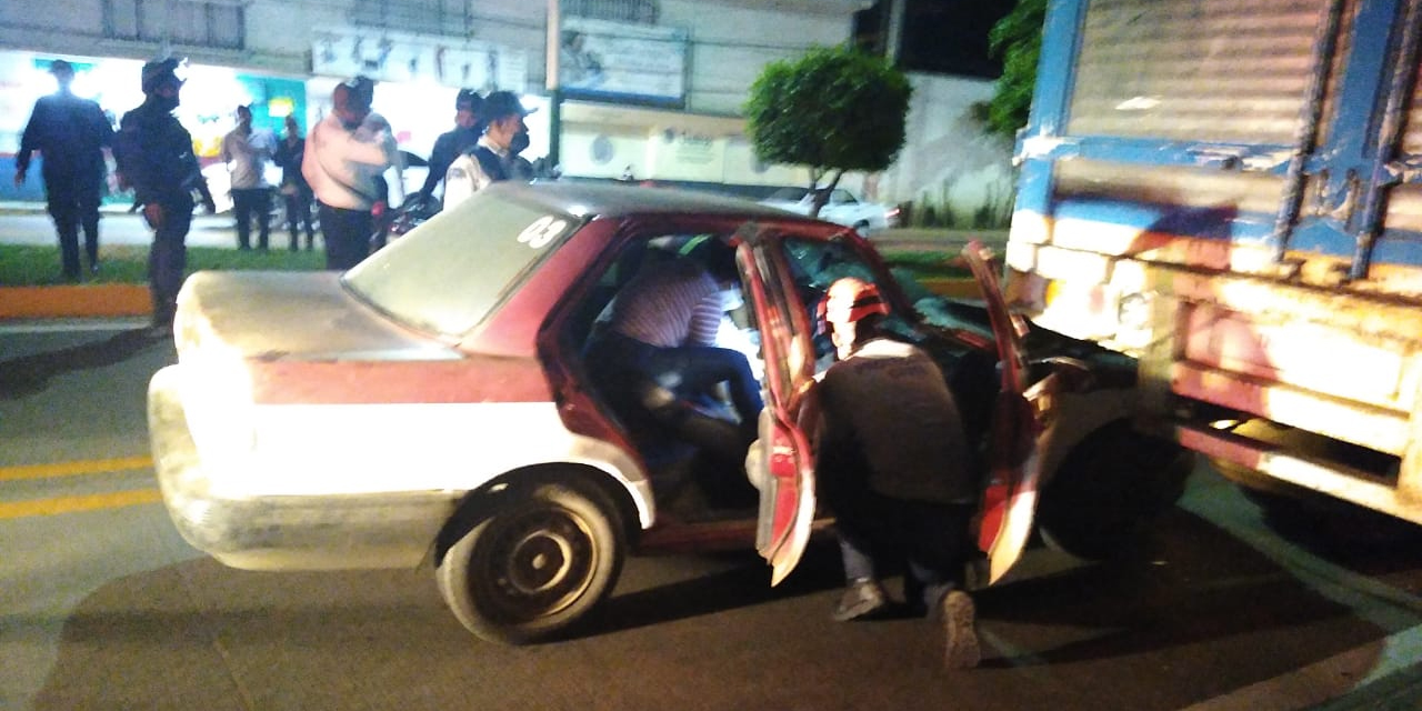 Detienen a taxista por lesiones a su hija en accidente en Xoxocotlán