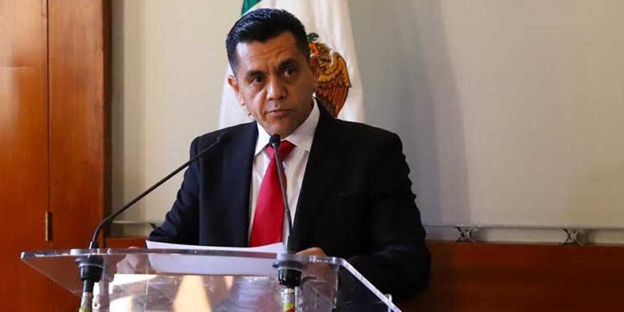 Entregan reconocimiento a César Bolaños Cacho