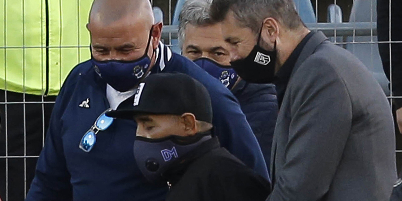 Hospitalizan a Diego Armando Maradona