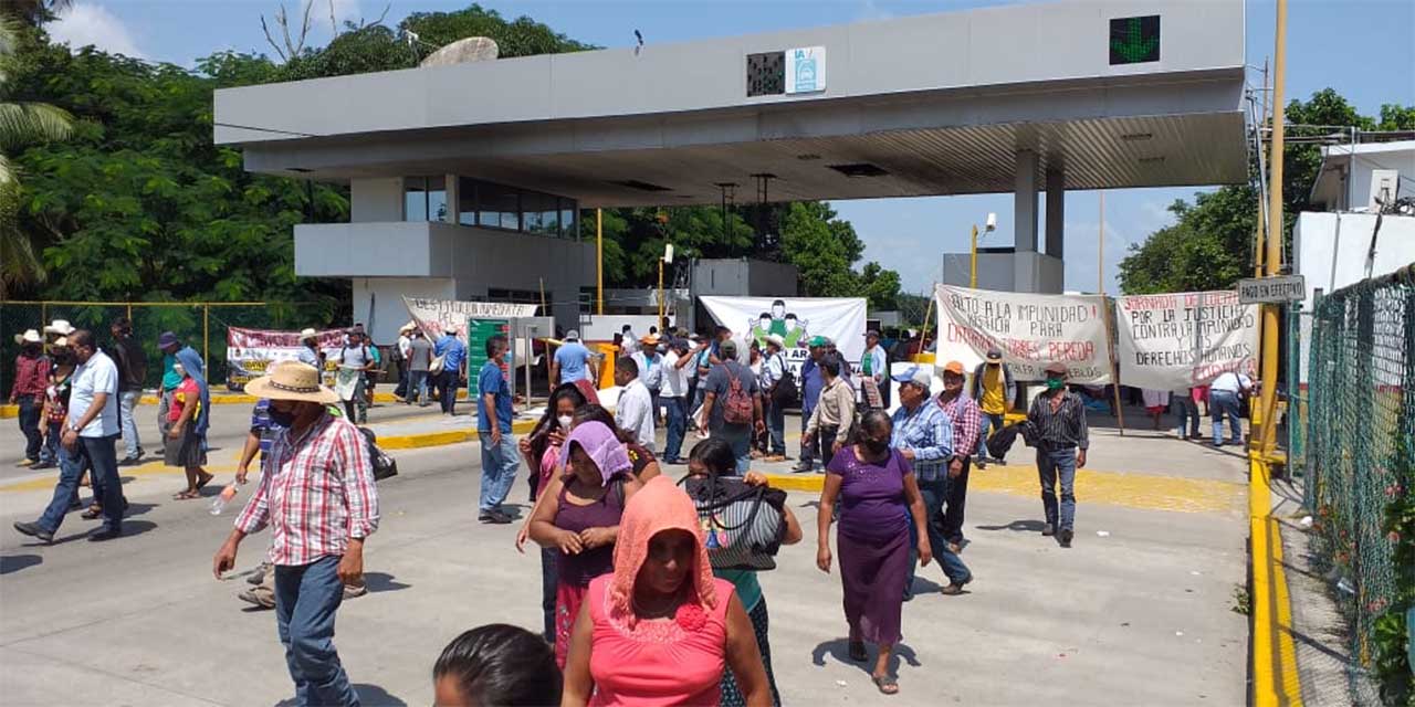 Toman casetas de Oaxaca; Guardia Nacional se achica
