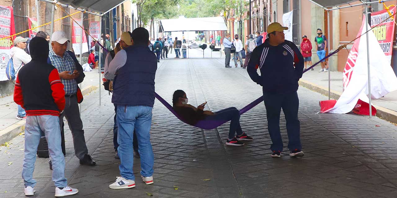 Sitian la ciudad de Oaxaca con seis bloqueos