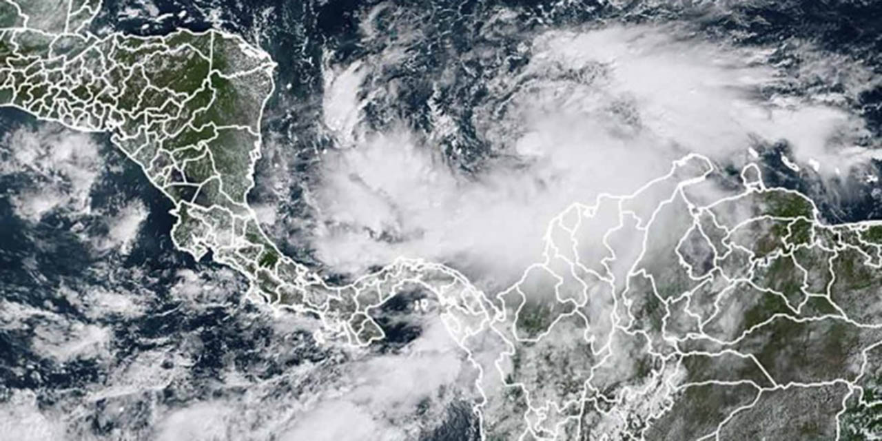 Iota se convierte en huracán en su paso por Centroamérica | El Imparcial de Oaxaca