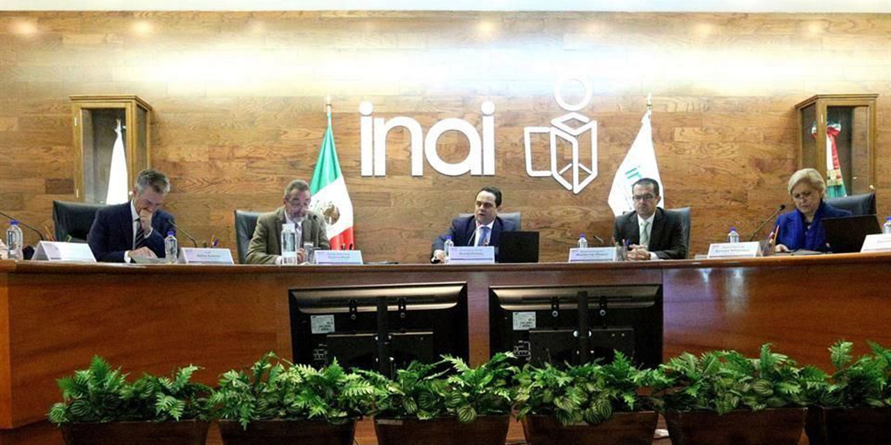Murat se reúne con AMLO y anuncia reconstrucción de 10 templos