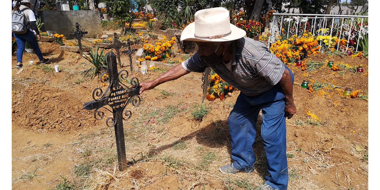Viven Día de Muertos en Atzompa