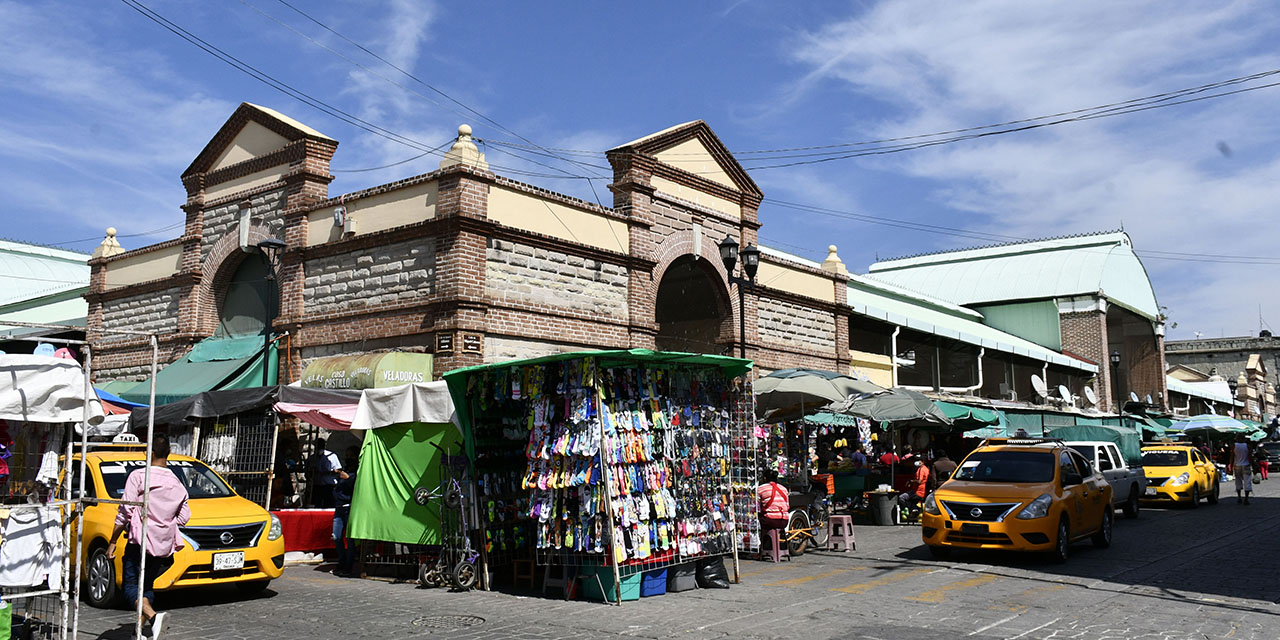 Comercio informal ocupa espacios públicos de Oaxaca